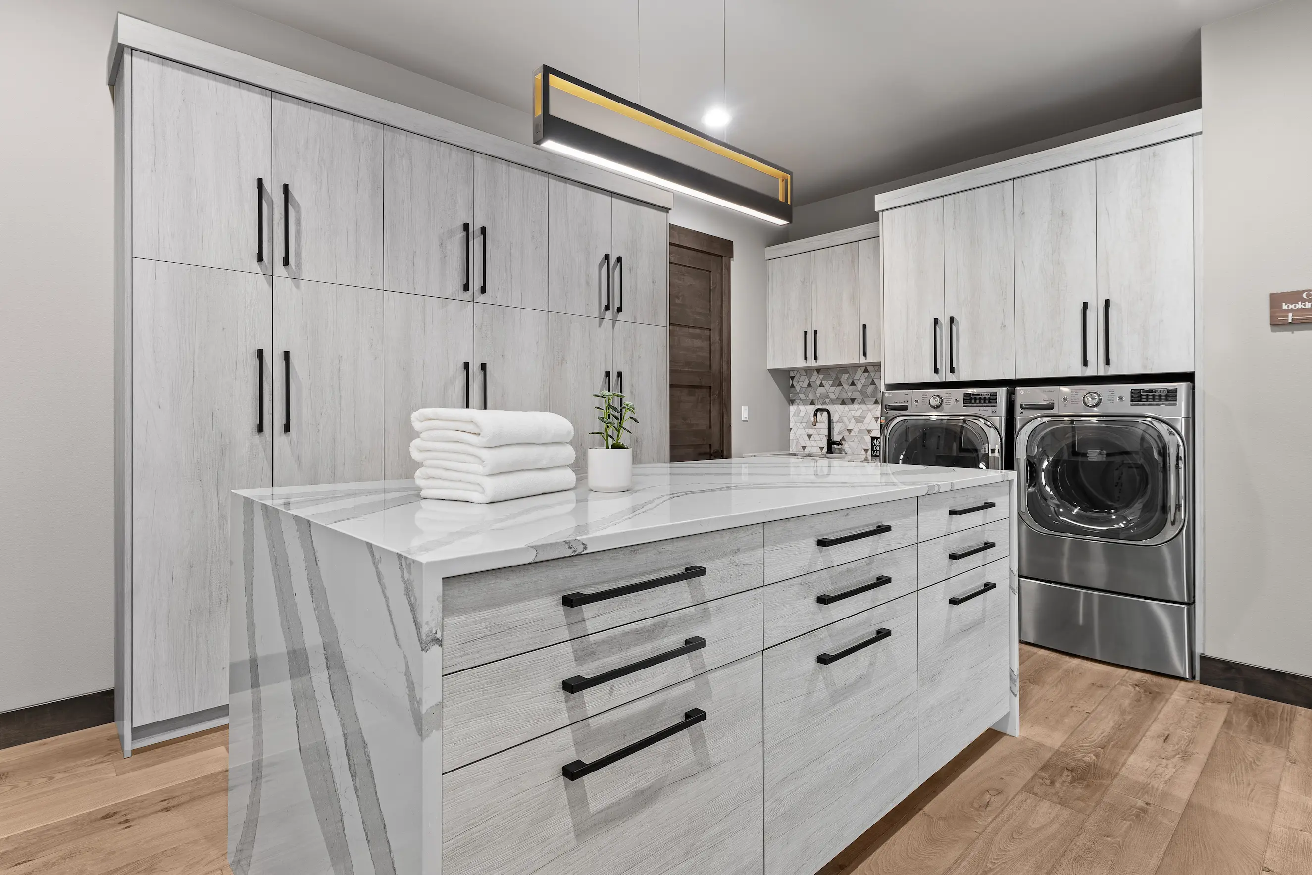 Dream-Laundry-Room-12
